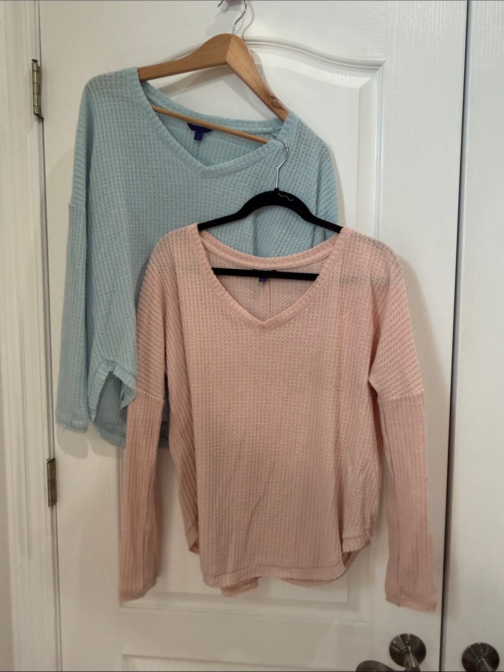 Aeropostale size M Lightweight V-Neck Sweater - Pink and blue set  (2)